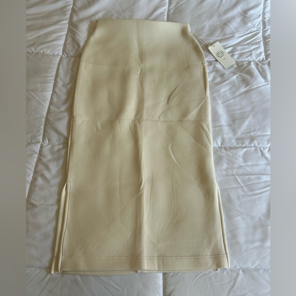 New Leze The Label Size Medium Skirt in a Cream/Bone Colour - Picture 5 of 5
